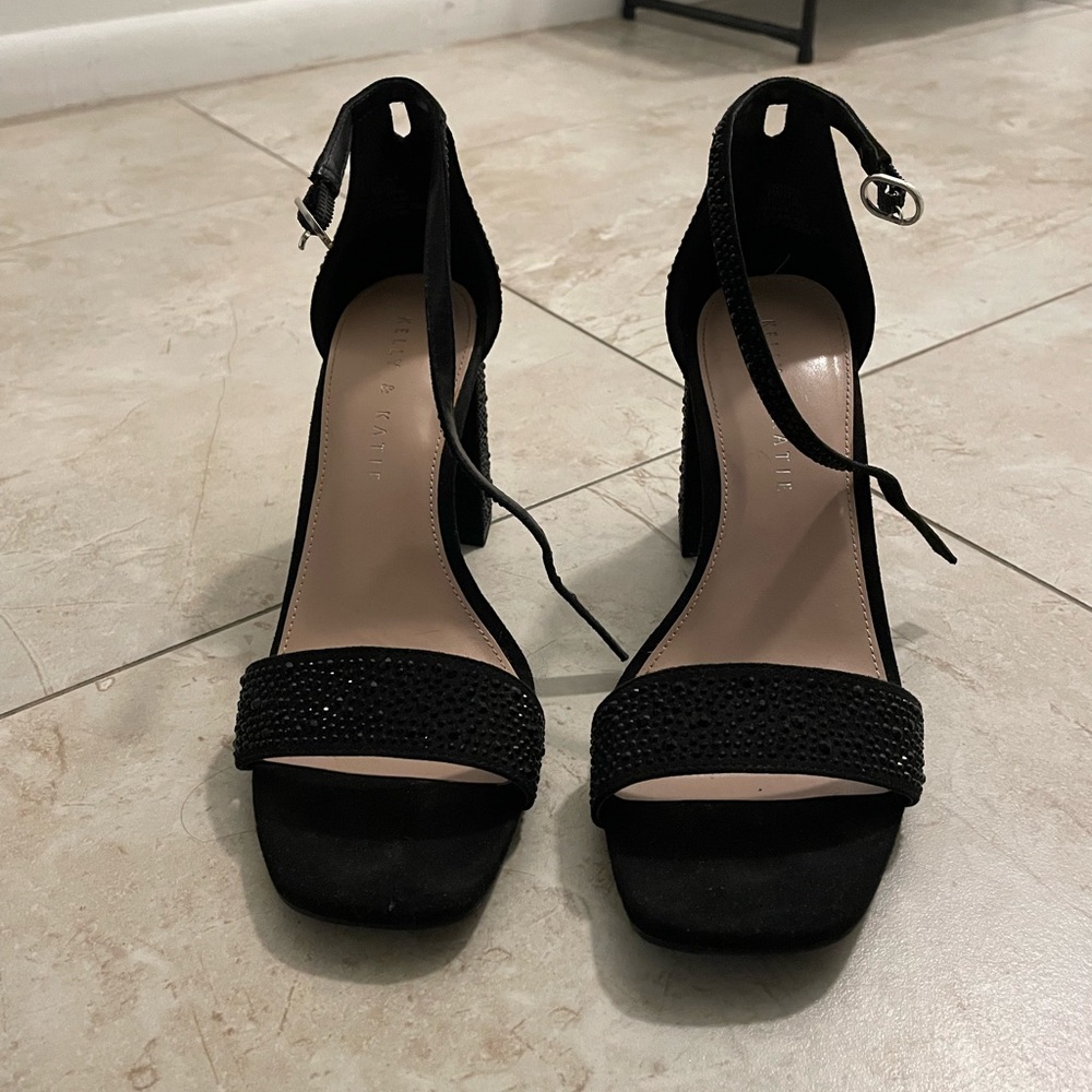 Kelly & Katie Black Heeled Sandals